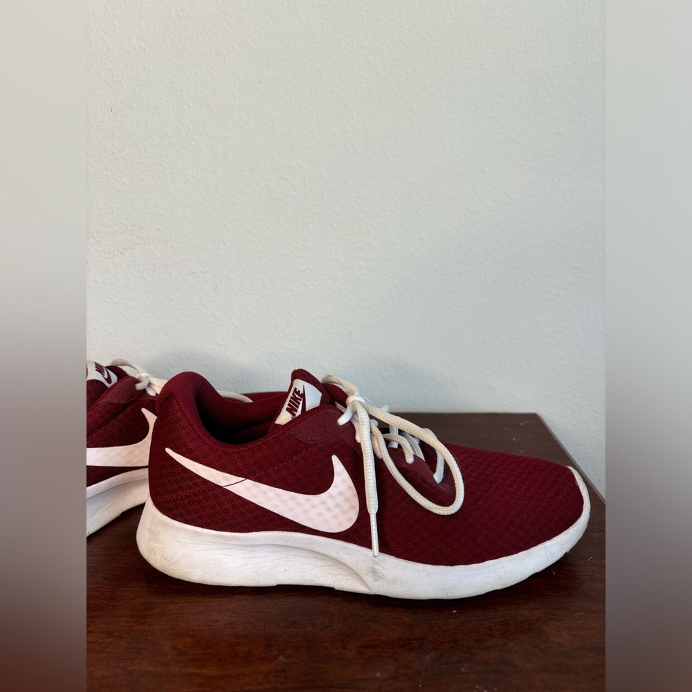 Nike Red Women’s Tennis Shoes Sz US8